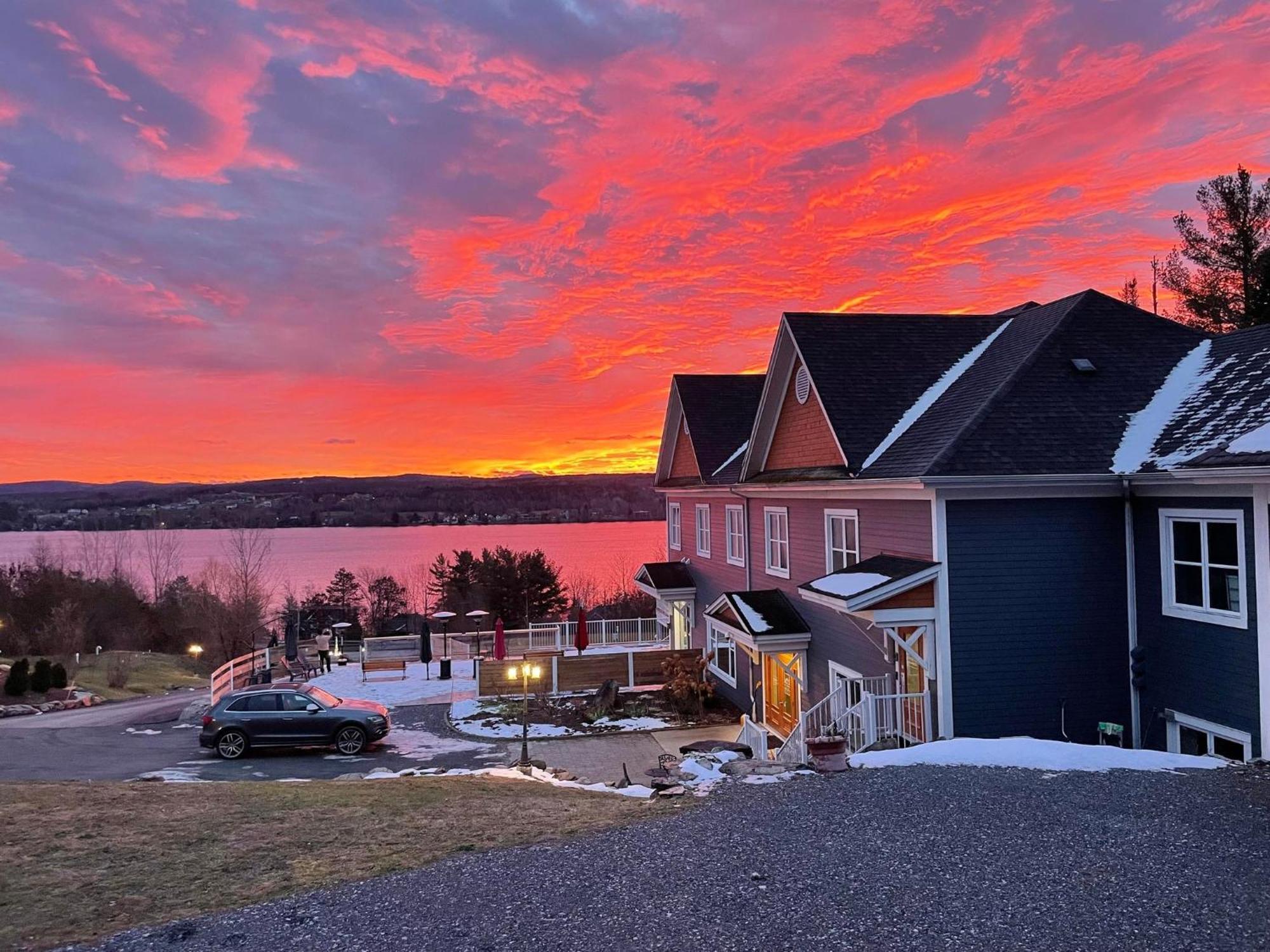 Inn Location Au Sommet Du Magog